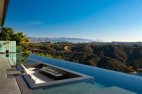 7 Luxurious Homes For Sale With Breathtaking Infinity Pools