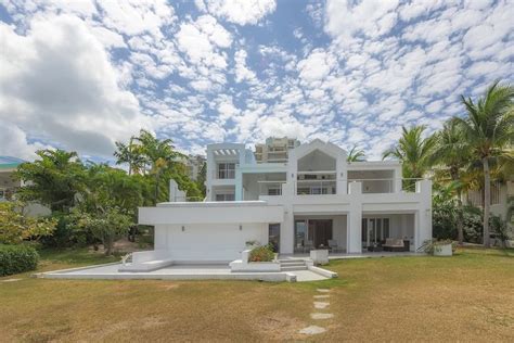 4 Bedroom Waterfront Luxury Villa for Sale, Aquamarina, St Maarten