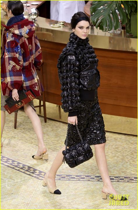 Cara jocelyn delevingne was born in london, england, to pandora anne (stevens) and charles hamar delevingne, a property developer. Kendall Jenner & Cara Delevingne Partner Up at Paris ...