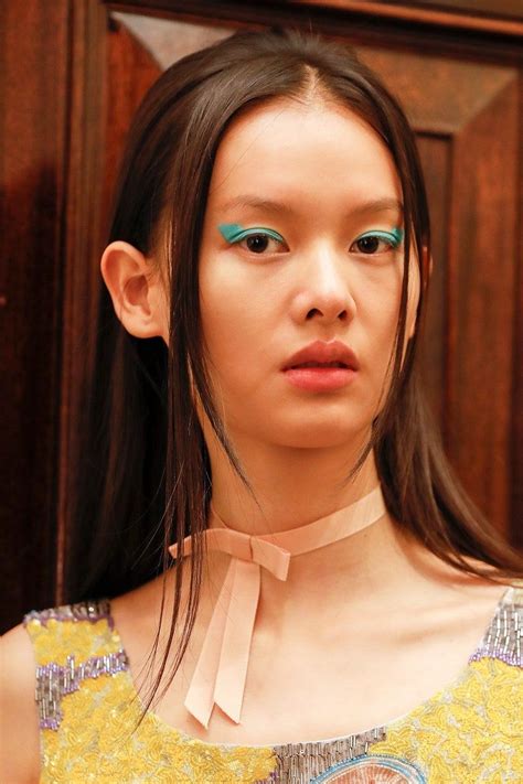 The Best Spring 2023 Makeup Trends From Fashion Week Wet Look Hair
