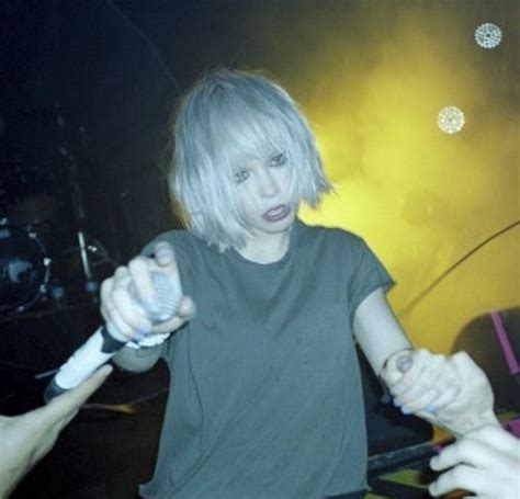 Alice Glass Short Hair With Bangs Hairstyles With Bangs Short Hair Styles Hair Bangs Crystal