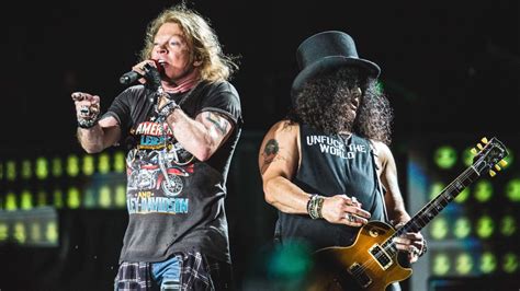 Axl rose and izzy stradlin', along with tracii guns, rob gardner and ole beich, with. Guns N' Roses w Polsce na swojej największej trasie ...