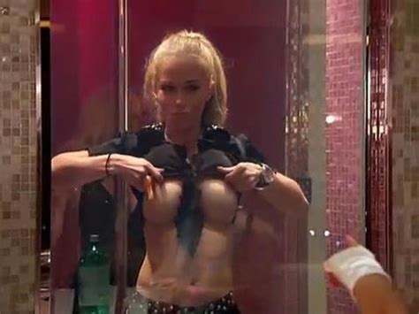 Kendra Wilkinson Topless Photos Gif And Video Thefappening