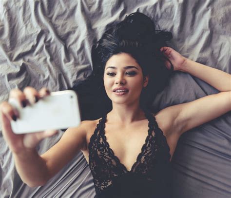 Sexting Tips And Advice These 13 Tips Are All You Need To Make Him Want You