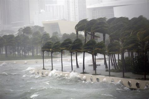 Hurricane Irma Makes Landfall In Florida Keys Targets Gulf Coast Atlantic Hurricane Florida