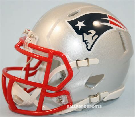 Football helm kaufen mini size full size original replikat authentic günstig sorgenfrei im shop bestellen einfach zu deiner … NEW ENGLAND PATRIOTS - Riddell Speed Mini Helmet | eBay