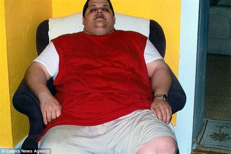 Obese Man Halves His Body Weight In Just Ten Months Daily Mail Online