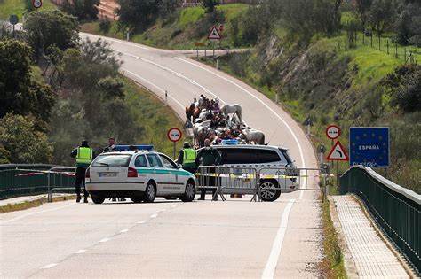 Deve preencher o formulário com a morada do local de destino em portugal. Espanha prolonga até 30 de junho controlos nas fronteiras ...