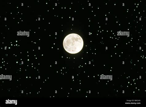 Luna Con Estrellas Fotografías E Imágenes De Alta Resolución Alamy