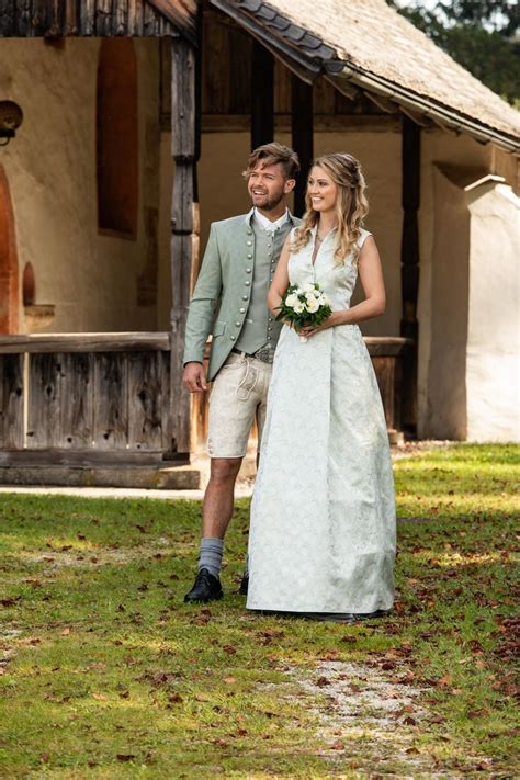 Die erstberatung kann hierbei gerne online erfolgen. Hochzeitskleid "Schneewittchen" Trachtenhochzeit ...