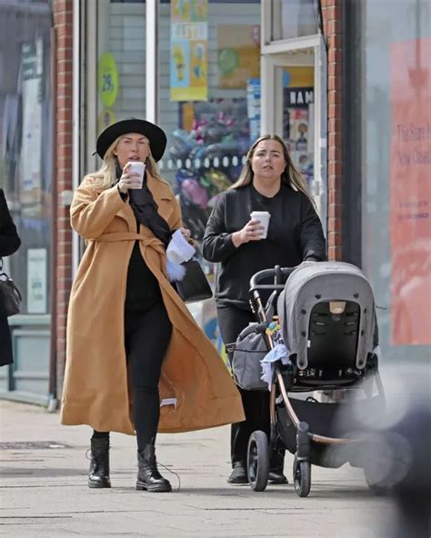 Pregnant Frankie Essex Looks Stylish On Day Out Ahead Of Twin S Birth After Revealing Gender