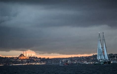 Greenpeace Gemisi İstanbul Boğazında Galeri Türkiye