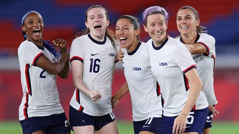 us women s national team agree 24 million equal pay deal with us soccer to end six year dispute