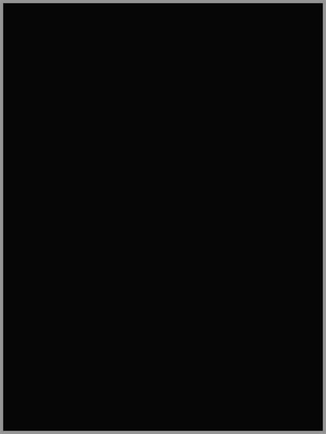 black solid background lasten ee