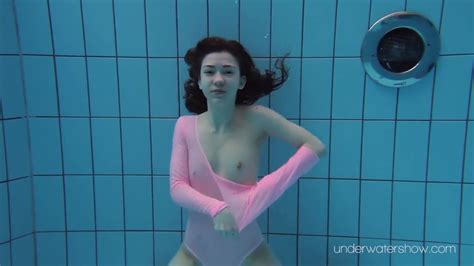 Love Roxalana Underwater Nude In Pool Porngem