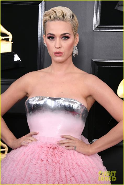 Katy Perry Brightens The Grammys Carpet In A Pink Dress Photo
