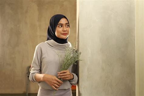 Discover more posts about hijab style. Style Hijab Terbaru 2019, Simple, Kekinian dan Cocok untuk Remaja