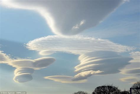 Xuất Hiện đám đám Mây Ufo Hiếm Thấy Trên Bầu Trời Anh