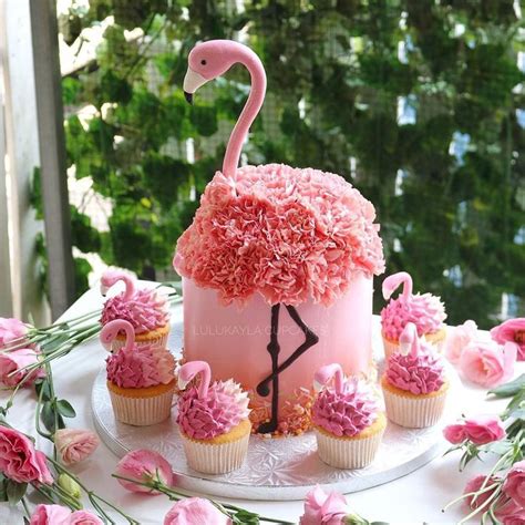 Sugar, egg white, butter (milk), vanilla extract, salt, colouring pink (glycerol, propylene, glycol, e551, food colour: Tastymolds on Instagram: "The Pink Flamingo party💕🌸🌈 ...
