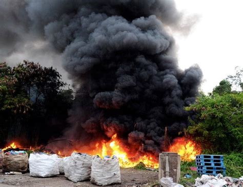 Combustion { noun } process wherein a fuel is combined with oxygen. BERNAMA on Twitter: "Elak pembakaran terbuka pada musim ...