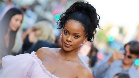 Rihannas Response To Whether Shell Be At The Royal Wedding Is Hilarious