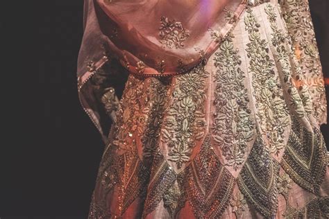 Anamika Khanna Couture'17 | Anamika khanna, Fashion, Indian fashion