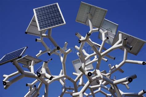 Smart Charging Solar Panels Tree The Tree Uses Energy Stored By The