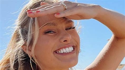 Australian Model Natalie Roser Offers Incredible Beach View In New Ark