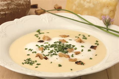 Knoblauchcremesuppe Garlic crème soup Taste of Austria
