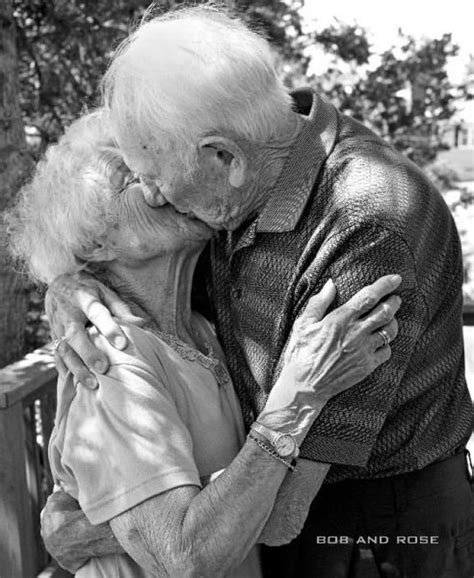 Vieux Couples Old Couples All You Need Is Love Love Is Sweet Sweet Lord True Love Kissing