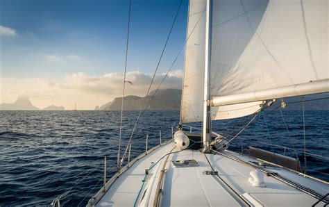 Comment régler la grand voile Le Blog des passionnés de bateaux à moteur et de voiles