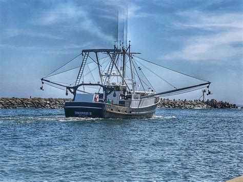 Commercial Fishing Boat The Discovery Ii Photograph By William E Rogers