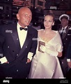 YUL BRYNNER acteur de film américain avec sa seconde épouse Doris ...