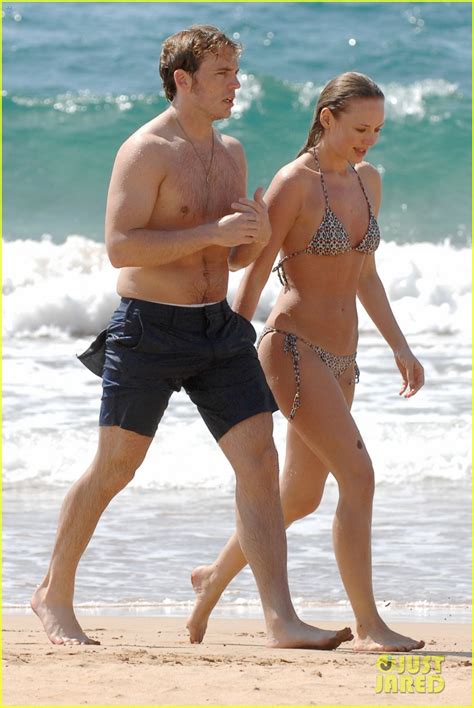 Finnick S Looking Fine Sam Claflin Goes Shirtless In Hawaii Photo Bikini Laura