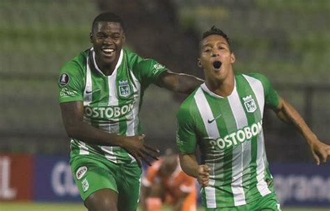 Jugador de nacional andrés felipe andrade, uno de los quemados del país por manipular pólvora. Copa Libertadores: Atlético Nacional cayó ante Libertad y ...