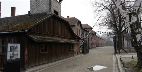 A Exigência Que Auschwitz