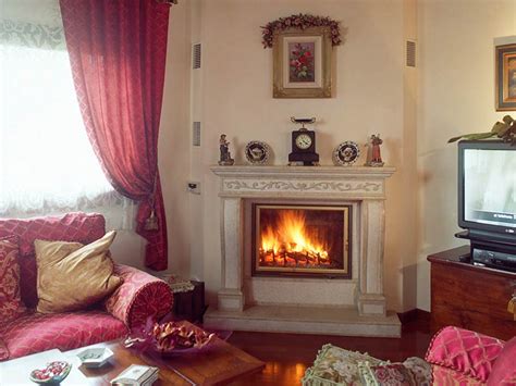 Camino in pietra soluzione progettuale riscaldamento casa. Camini in marmo - Linati Marmi