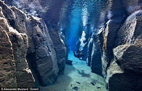 Info Existanz Dive Between The Two Tectonic Plates