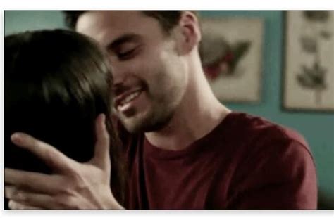 New Girl Jess And Nick Kiss So Many Guys Underestimate That Hand