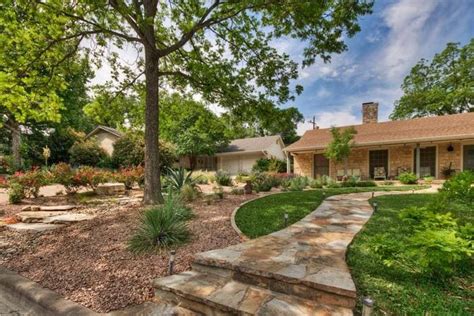 20 Simple Xeriscape Front Yard And Backyard Ideas