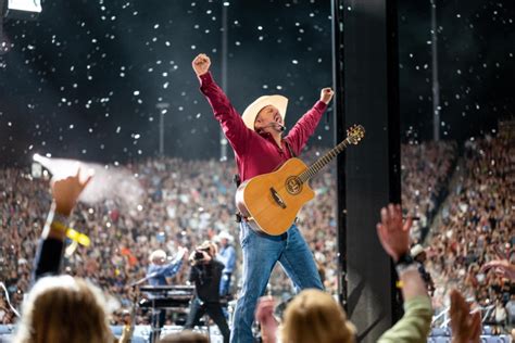 Garth Brooks Adds Nashville Stop To His Stadium Tour