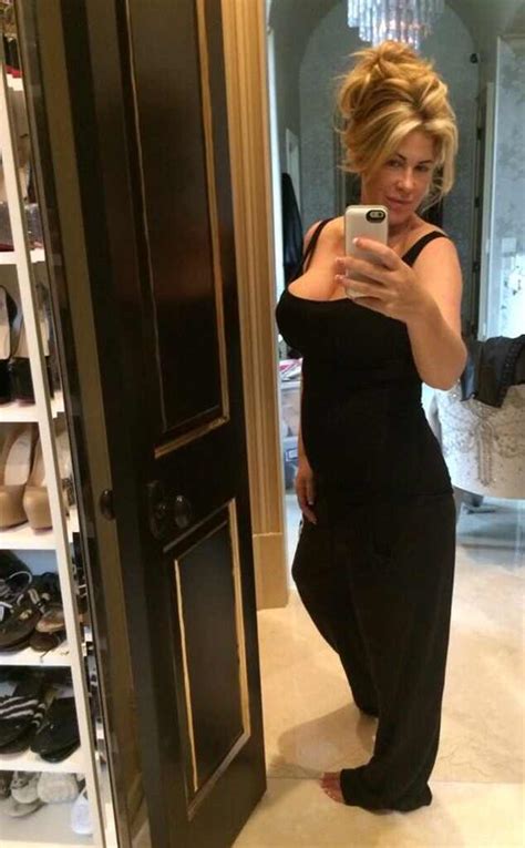 Kim Zolciak S Slim Post Baby Body Back To A Size 4 Just 9 Days After