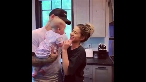 Kane Brown Wife And Daughter Singing His New Song Youtube