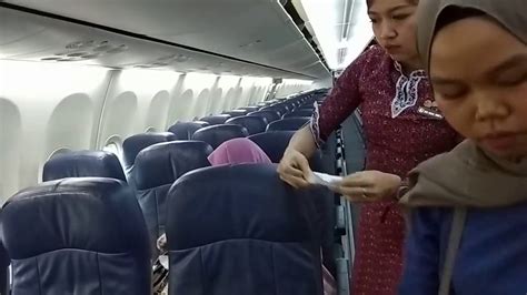 Pramugari Lion Air Disapa Malah Cemberut Youtube