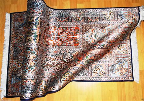 Die bevölkerung kaschmirs ist vielfältig in hinblick auf die verbreitung von religionen (islam, hinduismus und buddhismus) und sprachen (u. Seide - Kaschmir Echte Handgeknüpfte - Teppich Top/ware ...