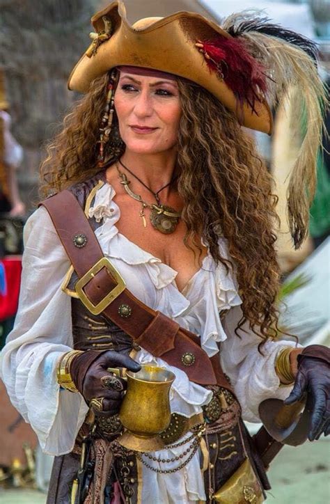 Diy Female Pirate Halloween Costume Idea 3 Pirate Cosplay Pirate Garb