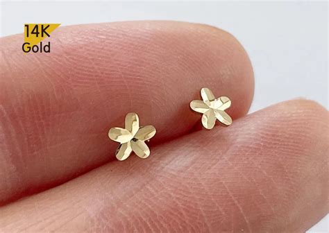 14K Solid Gold Shiny Flower Stud Earrings Daisy Stud Yellow Etsy