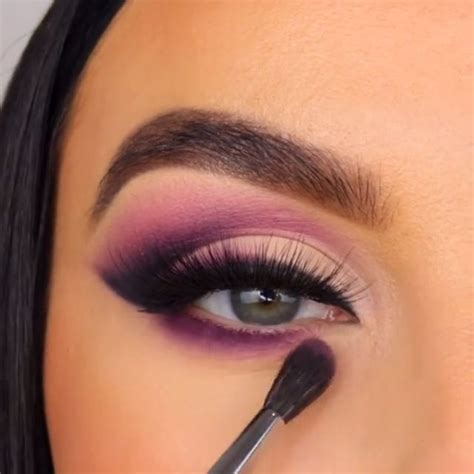 Lilac Smokey Eye Makeup Tutorial Video In 2021 Smokey Eye Makeup