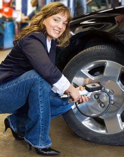 Then they lightened the jack and decreased the pumps it took to raise the car to change the tire. A chance to know your car a little bit better - OBSERVER