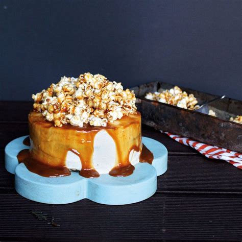 Kuchen rezepte ausgefallen kuchen ausgefallene apfel blätterteig rosen apfelrosen muffins spitzbuben rezept runde kuchen kochen und backen rezepte leckere kuchen energie smoothies Salted-Caramel-Popcorn-Torte | Rezept | Torte ohne backen ...